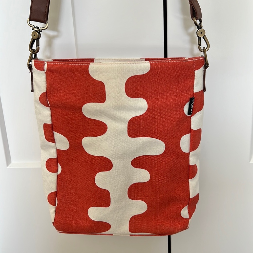 Maika orange and off-white crossbody